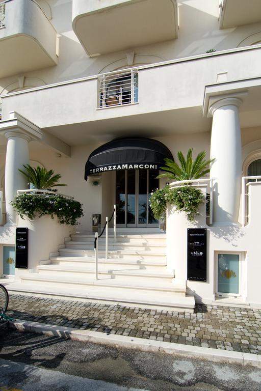 Terrazza Marconi Hotel&Spamarine سينِغاليا المظهر الخارجي الصورة