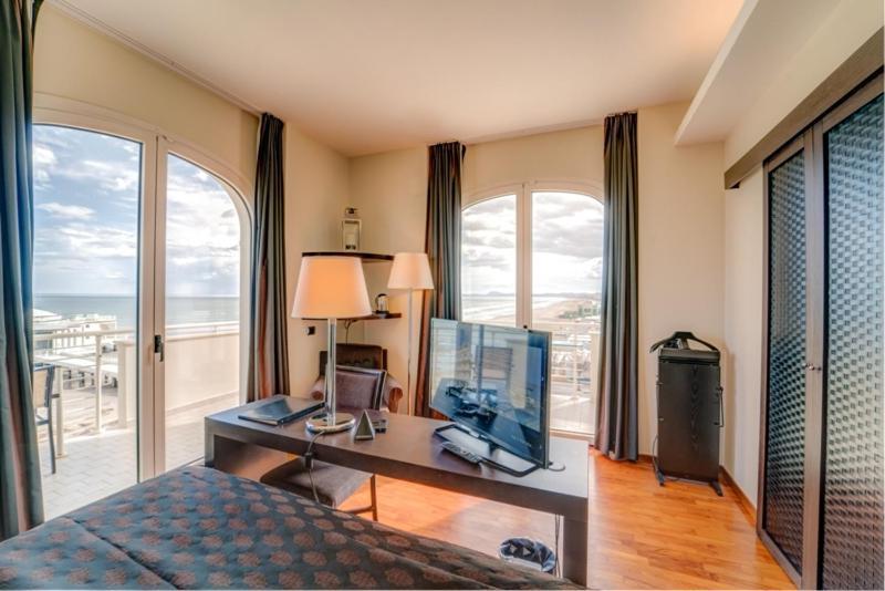 Terrazza Marconi Hotel&Spamarine سينِغاليا المظهر الخارجي الصورة